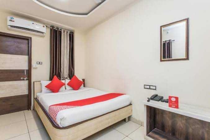 Hotel Mehar Residency Indore Esterno foto