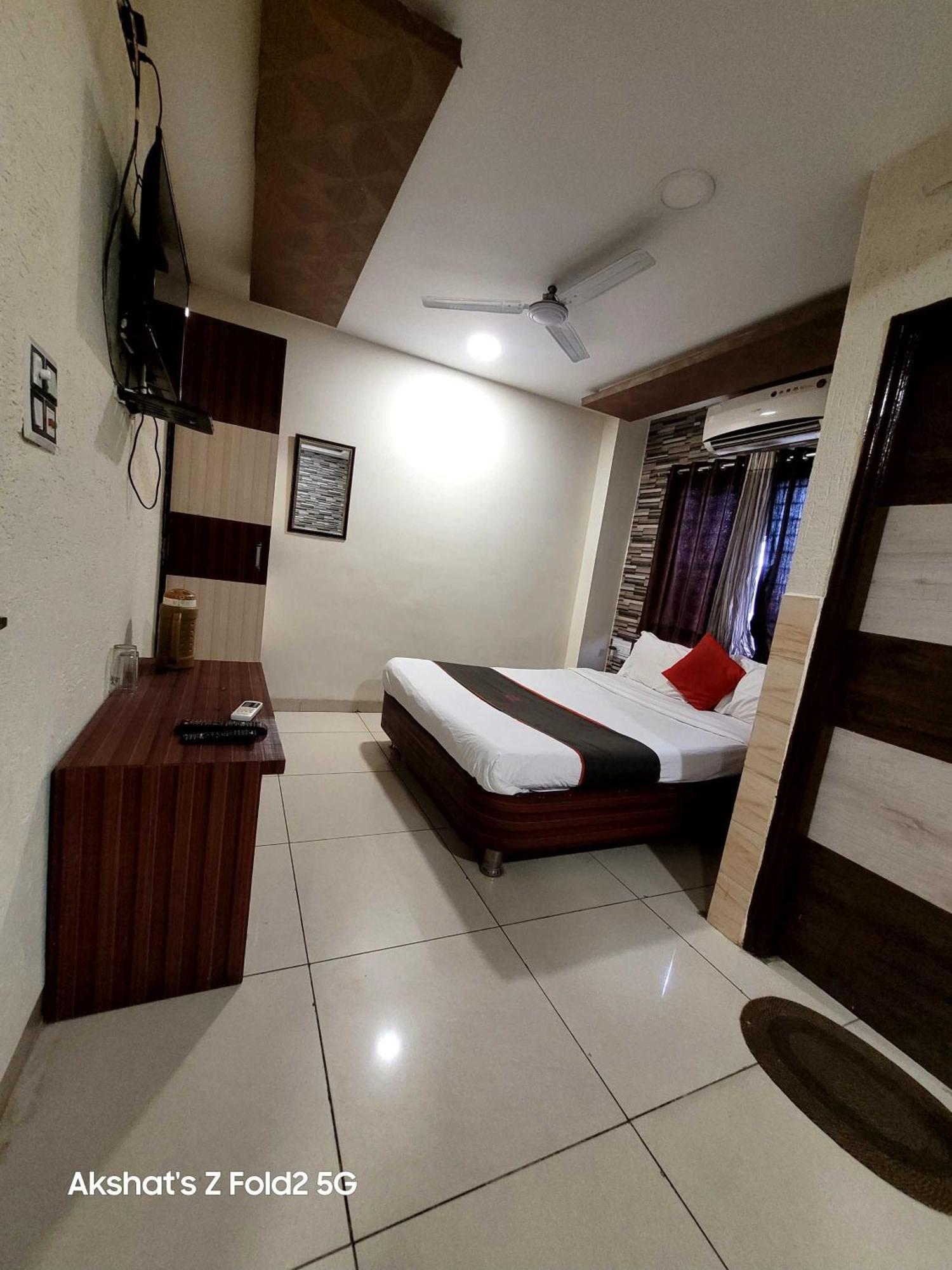 Hotel Mehar Residency Indore Esterno foto